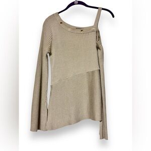 Venus One sleeve sweater